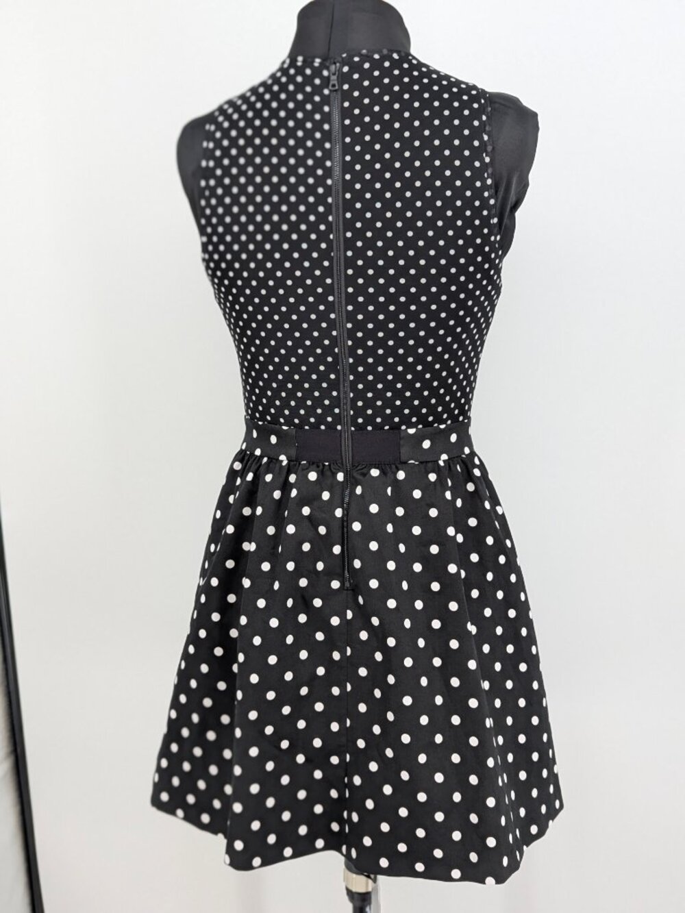 NWOT Alice + Olivia Chara polka dot dress sz 6, has stretch, never worn - Picture 7 of 16